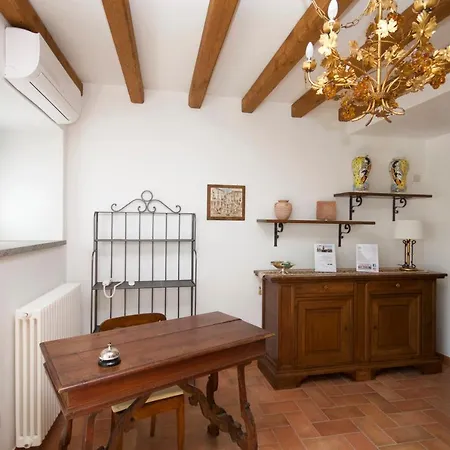 Il Gallo Nero לינה וארוחת בוקר 3*